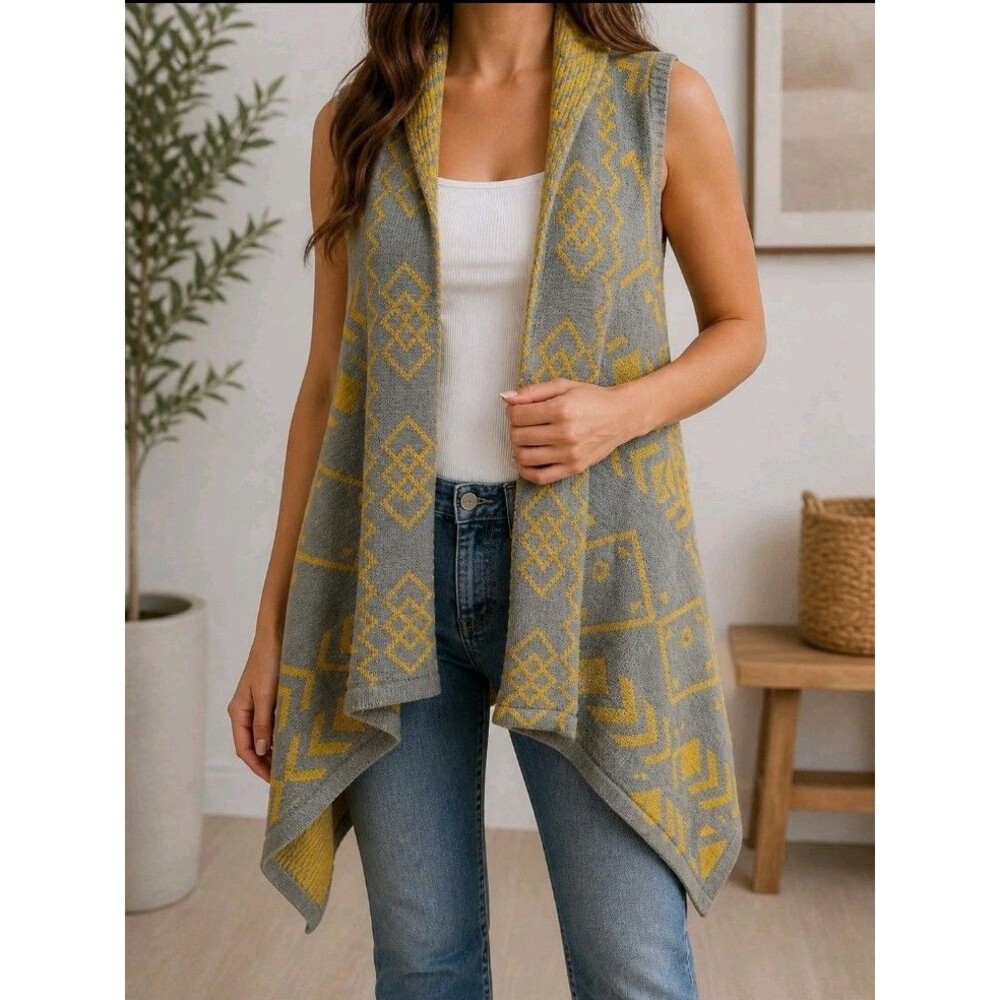 VINTAGE ALERT!!  Geometric Knit Sleeveless Open Front Cardigan Vest Sweater